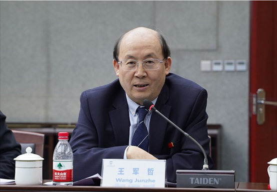 陕鼓集团党委书记,董事长李宏安与西安外国语大学校长王军哲代表校企